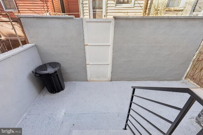 Building Photo - 2242 S Bonsall St