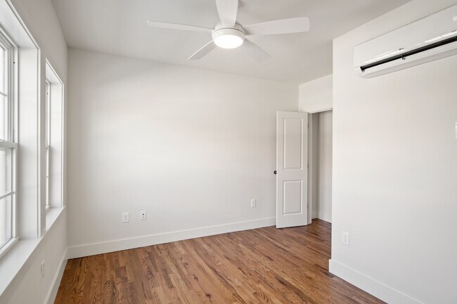 Building Photo - Graham Apartments