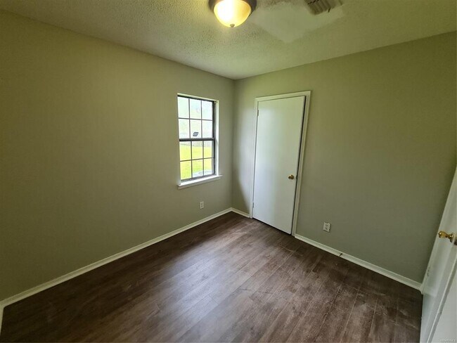 Building Photo - 3044 Cross Creek Dr