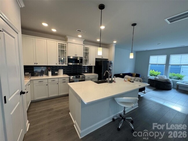 Building Photo - 335 Ladybird Ln