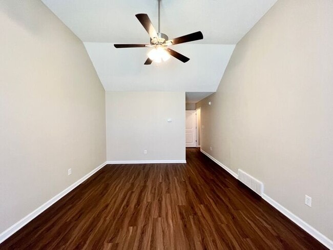 Building Photo - Quaint 2/2 in Gated Olive Branch Community!