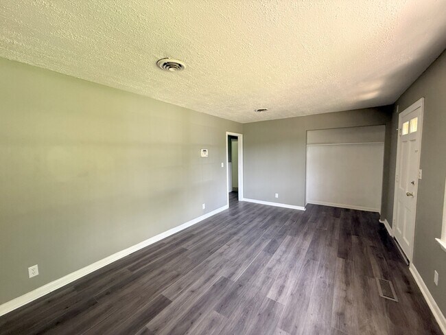 Building Photo - 3015 Shadow Lawn Dr NW