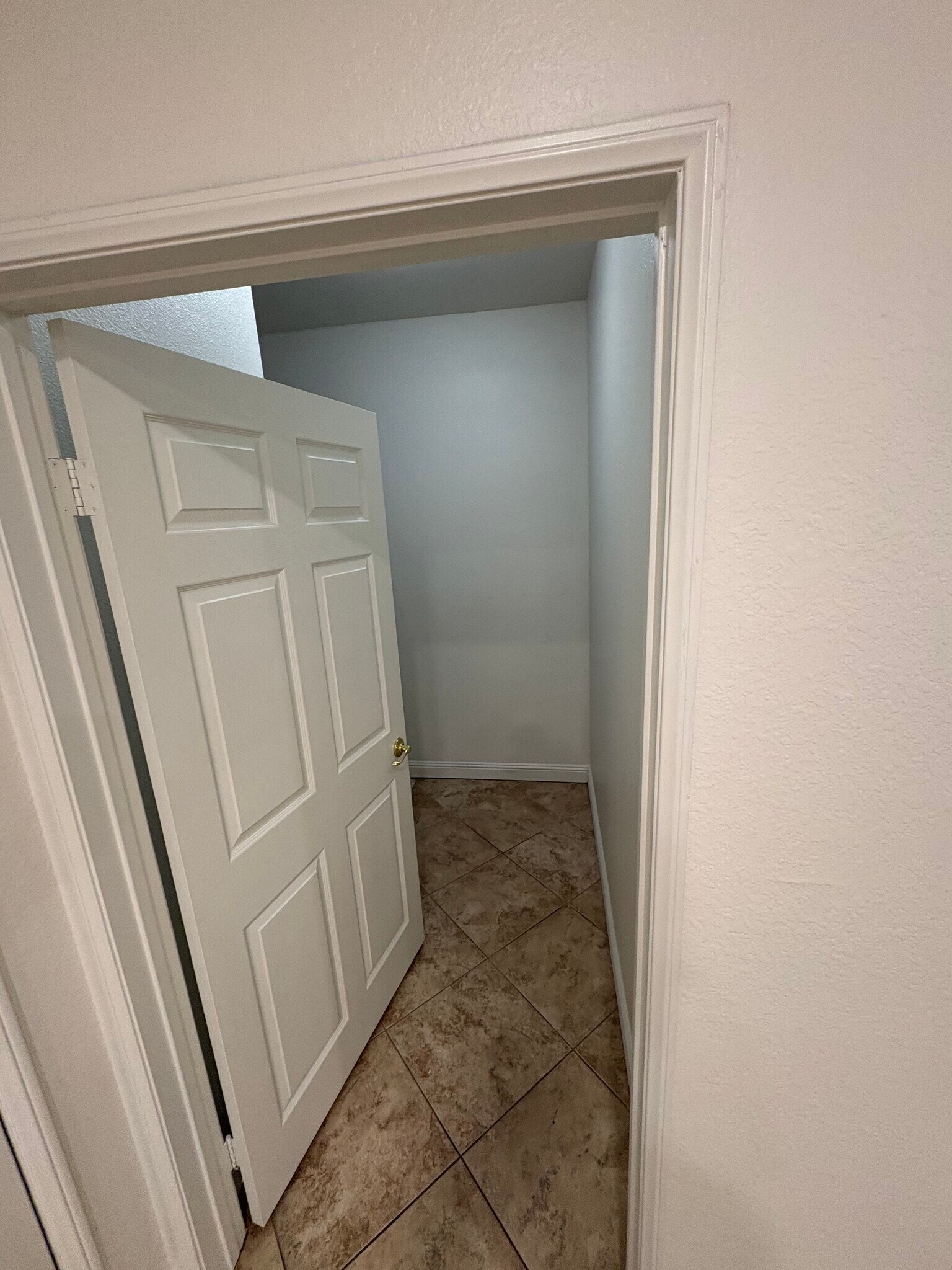 Building Photo - 24909 Madison Ave