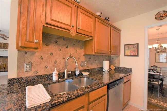 Building Photo - 38 Havistock Ct