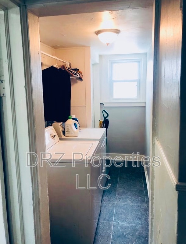 Building Photo - 1017 Bridge St NW