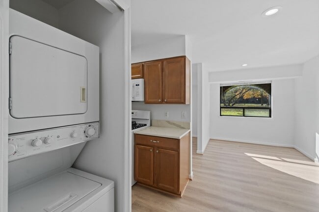 Building Photo - 2 bedroom 2 full bath condo in Annapolis - Ready Now!