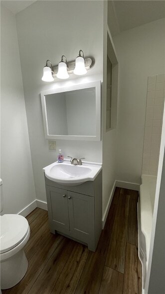 Building Photo - 424 W 7th Ave