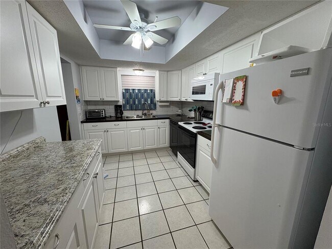 Building Photo - 3064 Lake Bayshore Dr