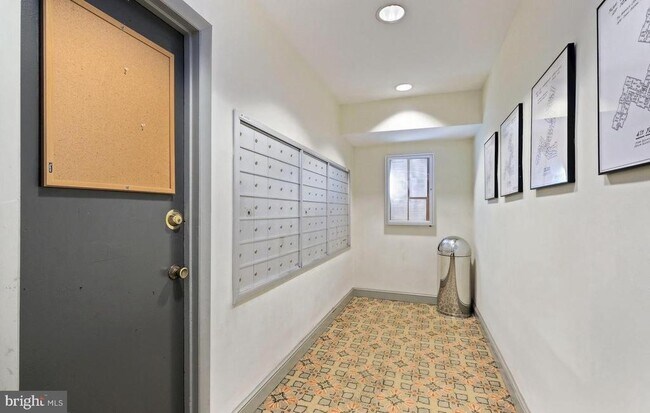 Building Photo - 3051 Idaho Ave NW
