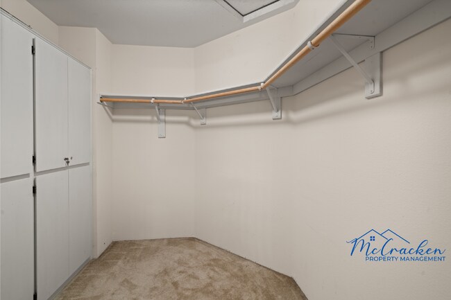 Building Photo - 486 Lori Ln