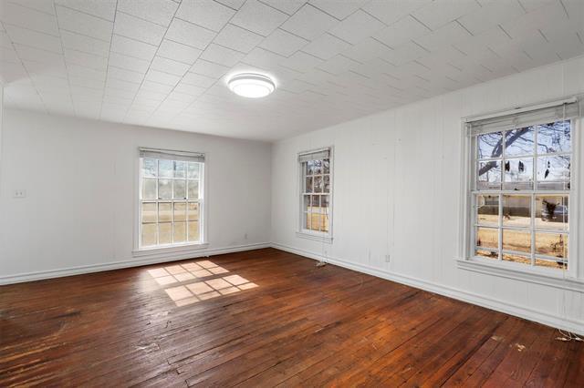 Building Photo - 125 E Tabb St