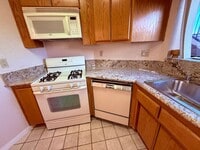 Building Photo - Ranch Bernardo Guest House 1br 1 bath granite kitchen All appliances Washer & Dryer  $2240 For Lease