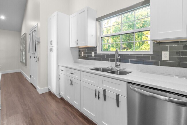 Building Photo - LIVE CLOSE TO THE ACTION — Modern 3-Bedroom Rental in Charlotte’s Reid Park!