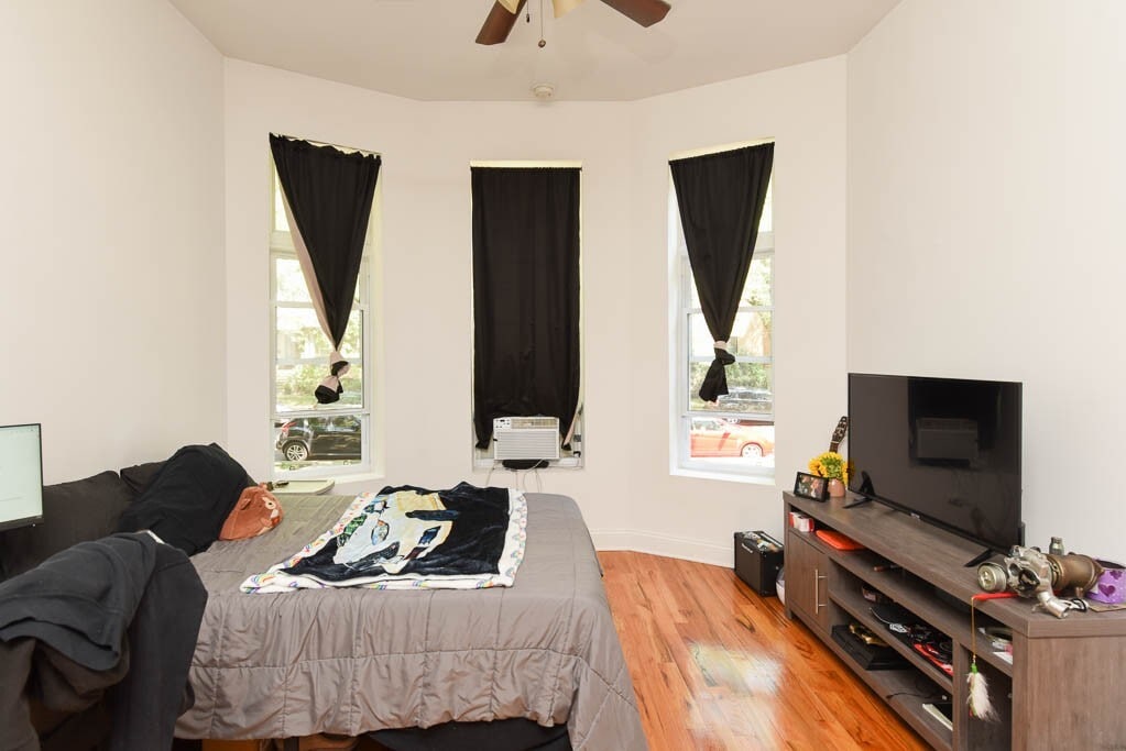 Building Photo - 4504 N Paulina St