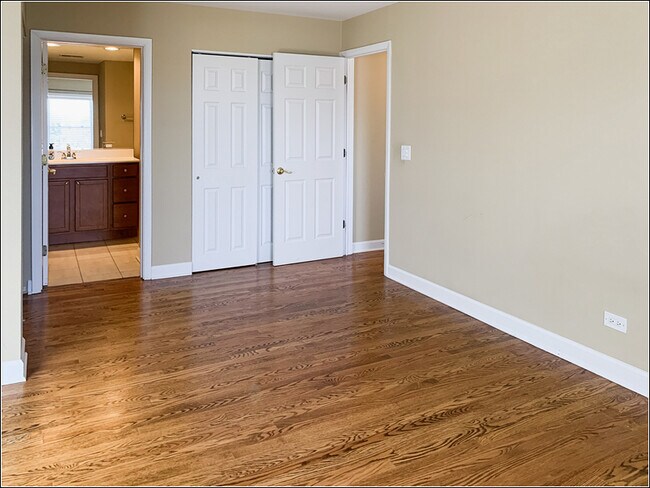 Building Photo - 9601 Golf Rd