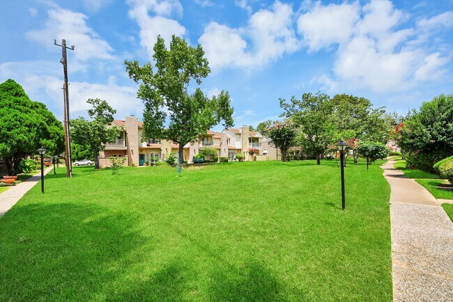 Building Photo - 742 Country Pl Dr