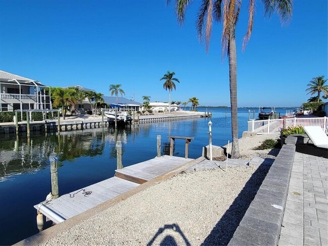 Building Photo - 3616 Royal Palm Dr