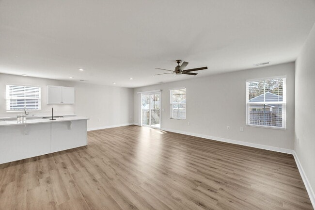 Building Photo - Beautiful 3BR / 2BA Craftsman-Style Home in Durbin Oaks in Fountain Inn $1995/mo***