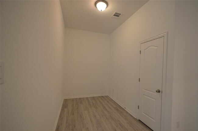 Building Photo - 1516 Sibley Wy