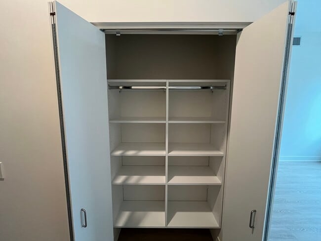 Building Photo - 1040 W Huron St