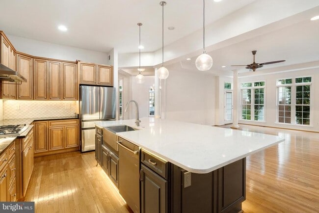 Building Photo - 8880 Olive Mae Cir