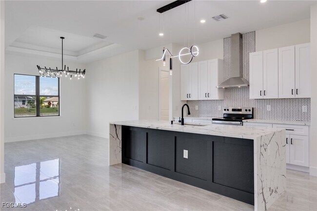 Building Photo - 153 SE 21st St