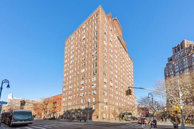 Building Photo - 299 W 12th St