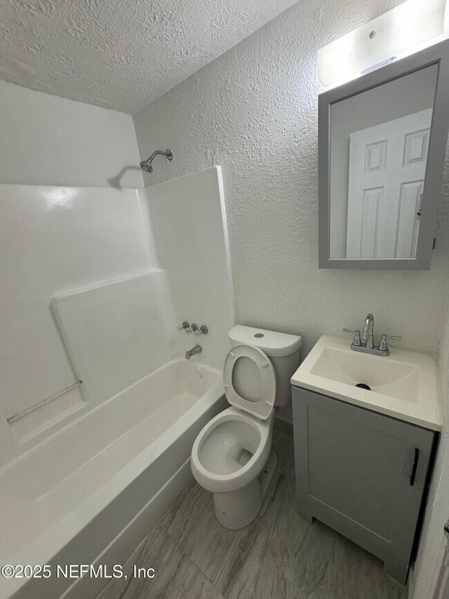 Building Photo - 1421 Detroit St