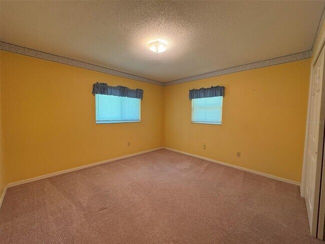 Building Photo - 1050 Bloomfield Dr