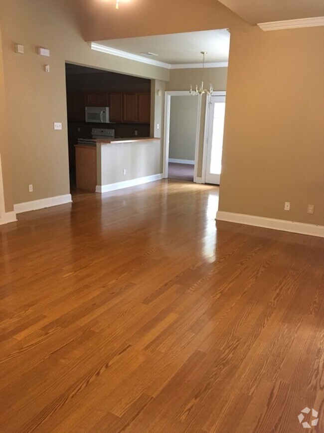 Building Photo - 2br/2ba H/C with washer dryer
