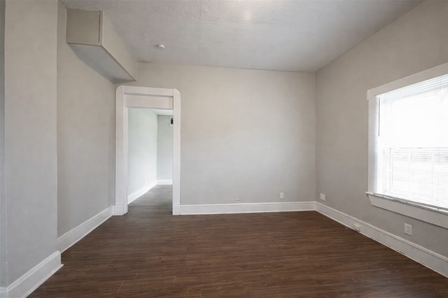 Building Photo - 17 S Tuxedo St