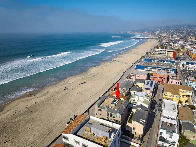 Building Photo - 3979 Ocean Front Walk