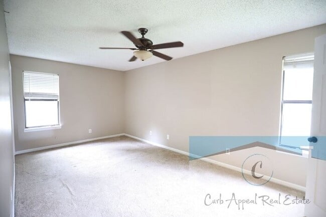 Building Photo - Beautiful 2 bedroom / 2 bath home with a fenced in yard!!