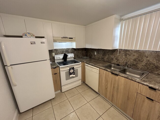 Building Photo - 4205 N University Dr