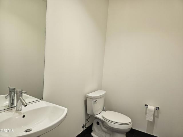 Building Photo - 3223 W 6th St