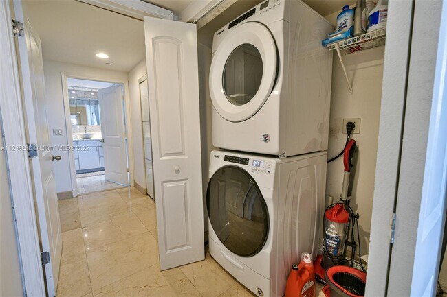 Building Photo - 1250 S Miami Ave