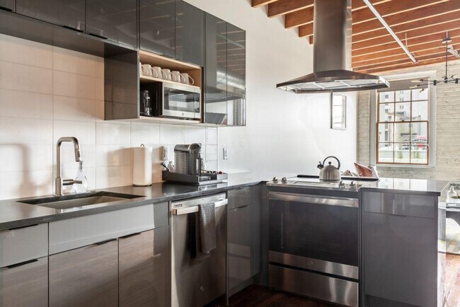 Building Photo - 315 Girod St