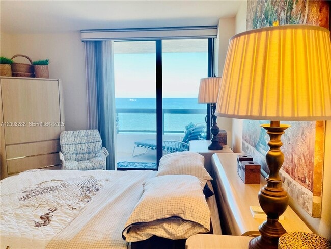 Building Photo - 2555 Collins Ave