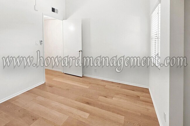 Building Photo - LAKE VIEW in LA! Majestic townhouse with high ceilings, three patios and lake view!