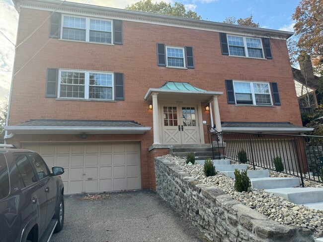 Building Photo - 2909 Van Dyke Dr