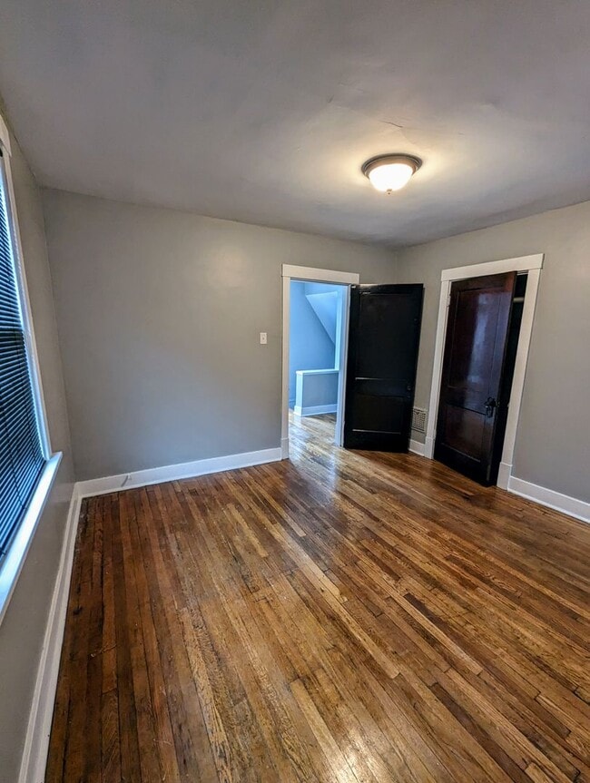 Building Photo - Updated 3 Bedroom in Dormont with AC and Fenced in Yard