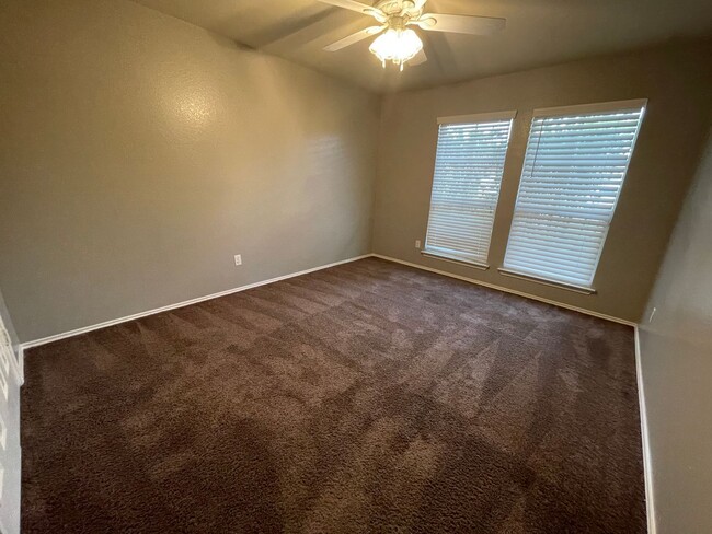 Building Photo - 6200 Suellen Ln