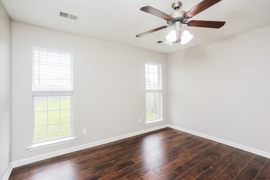 Building Photo - 10218 Cottage Oaks Cove