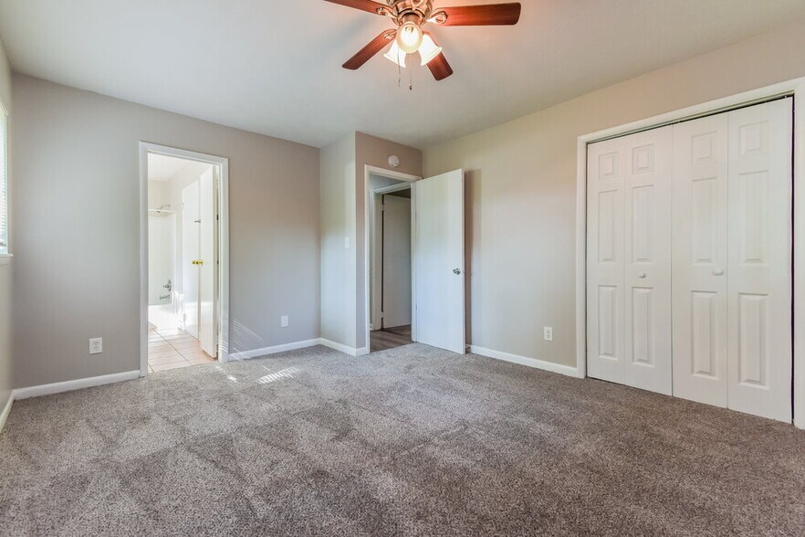 Building Photo - 6681 Green Meadows Ln