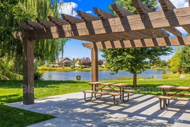 Building Photo - Baxter Way, 319 N.