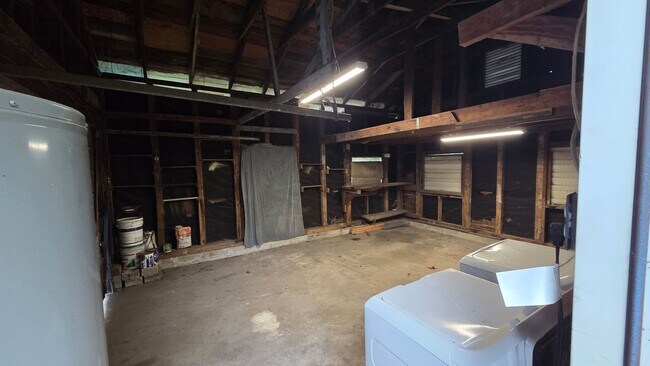 Building Photo - Affordable 3 Bed in Jacksonville. Bonus Room. Fenced in yard. Garage + Modern Bathroom