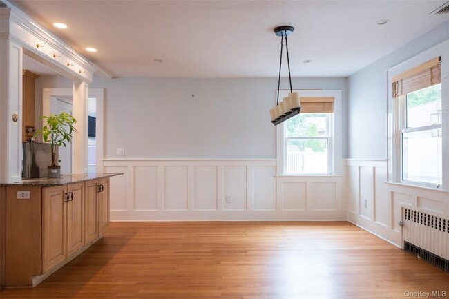 Building Photo - 217 Larchmont Ave