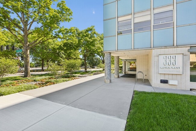 Building Photo - 333 W Meyer Blvd