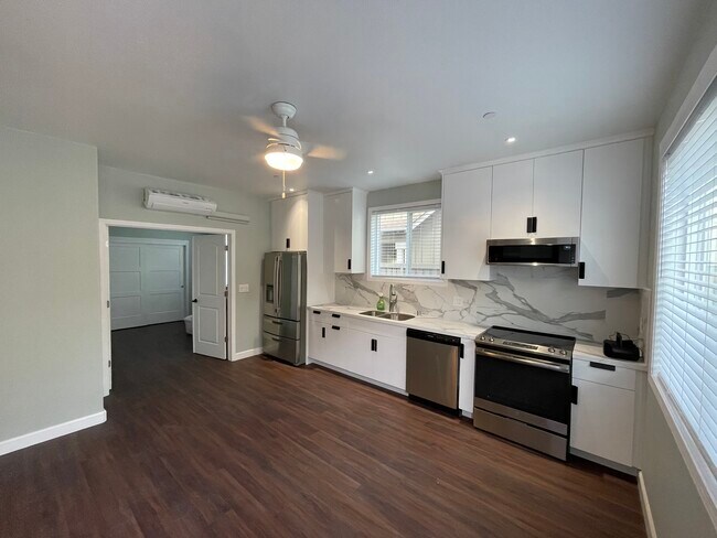 Building Photo - 1719 Heirloom St