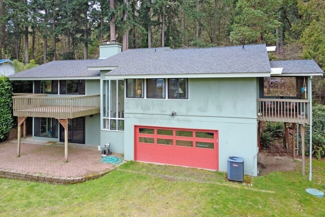 Building Photo - Private Bainbridge Island Retreat with Acreage & Modern Comforts